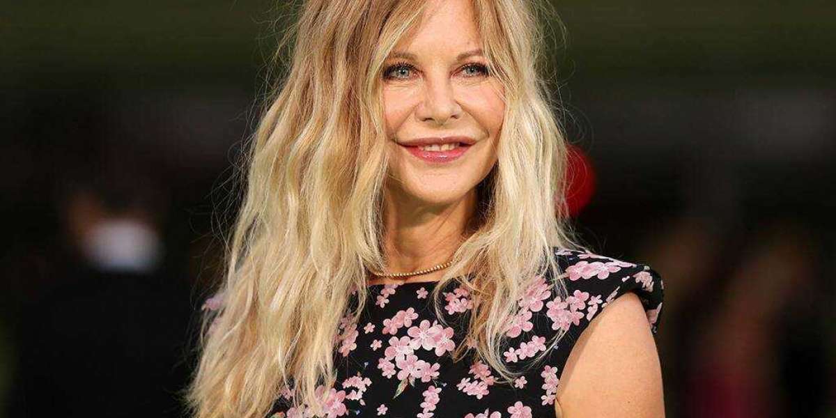 Meg Ryan showed up in a Sexy Floral Dress at AMMPC Gala