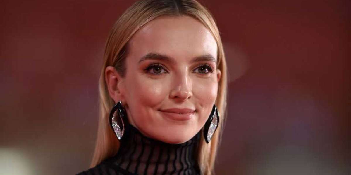Jodie Comer will be awarded with a Variety Outstanding Achievement Award