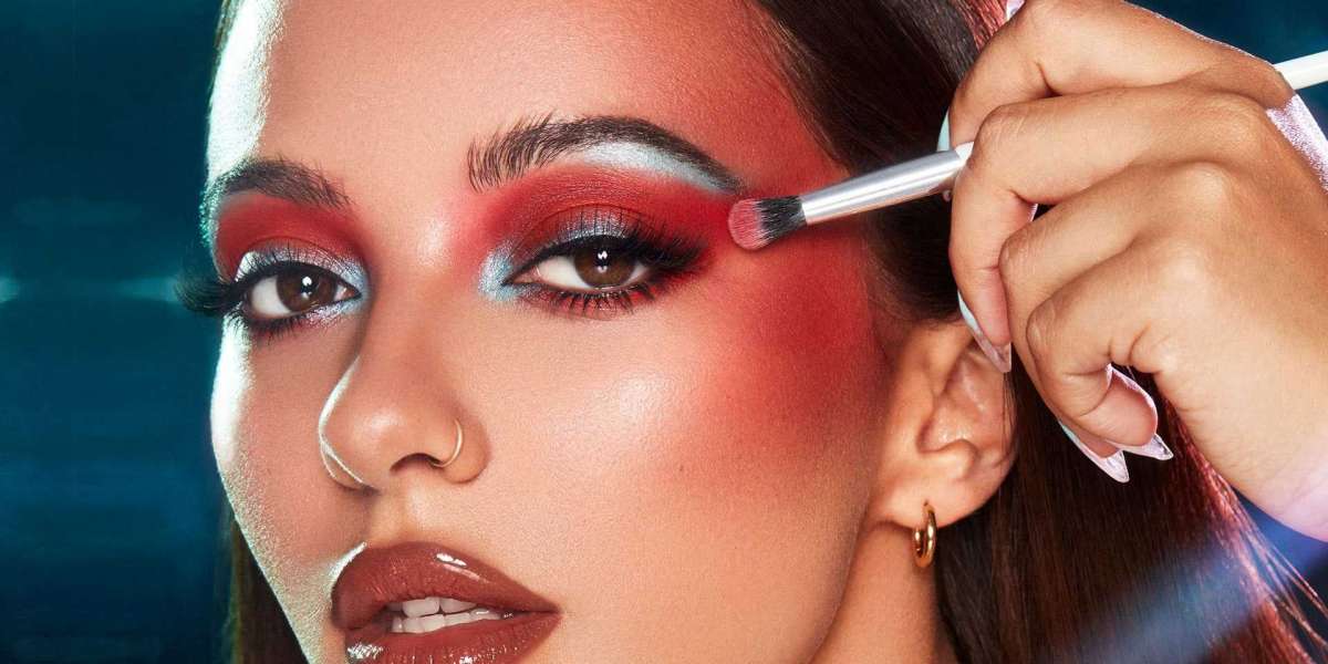 Jade Thirlwall x BEAUTY BAY 42 Color Palette is here