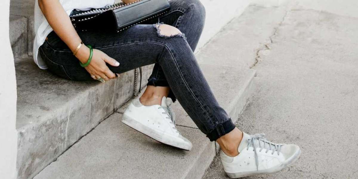 with rounded toe Golden Goose Stardan Sneakers and tonal black