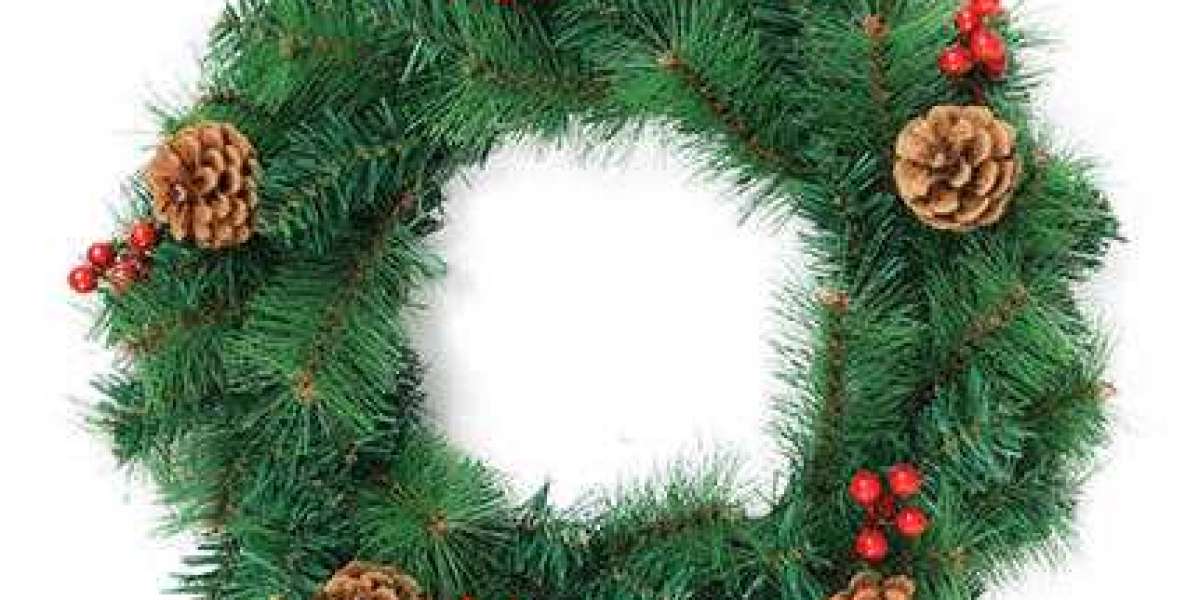 How can users maintain the freshness and appearance of a Christmas wreath throughout the holiday season