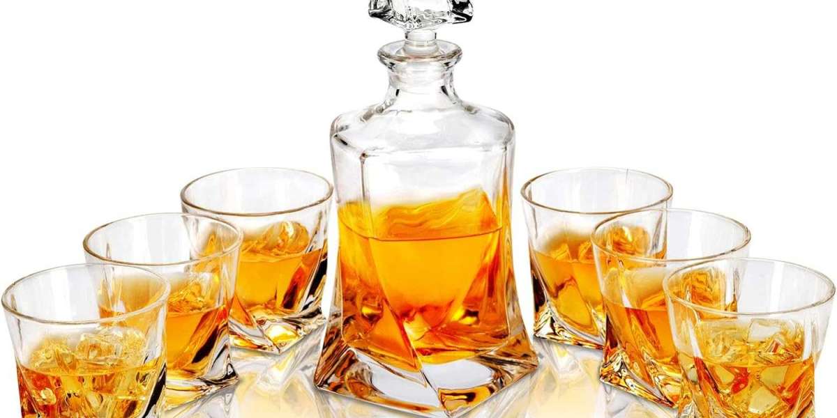 All About Personalized Glass Whiskey Decanters for Every Occasion